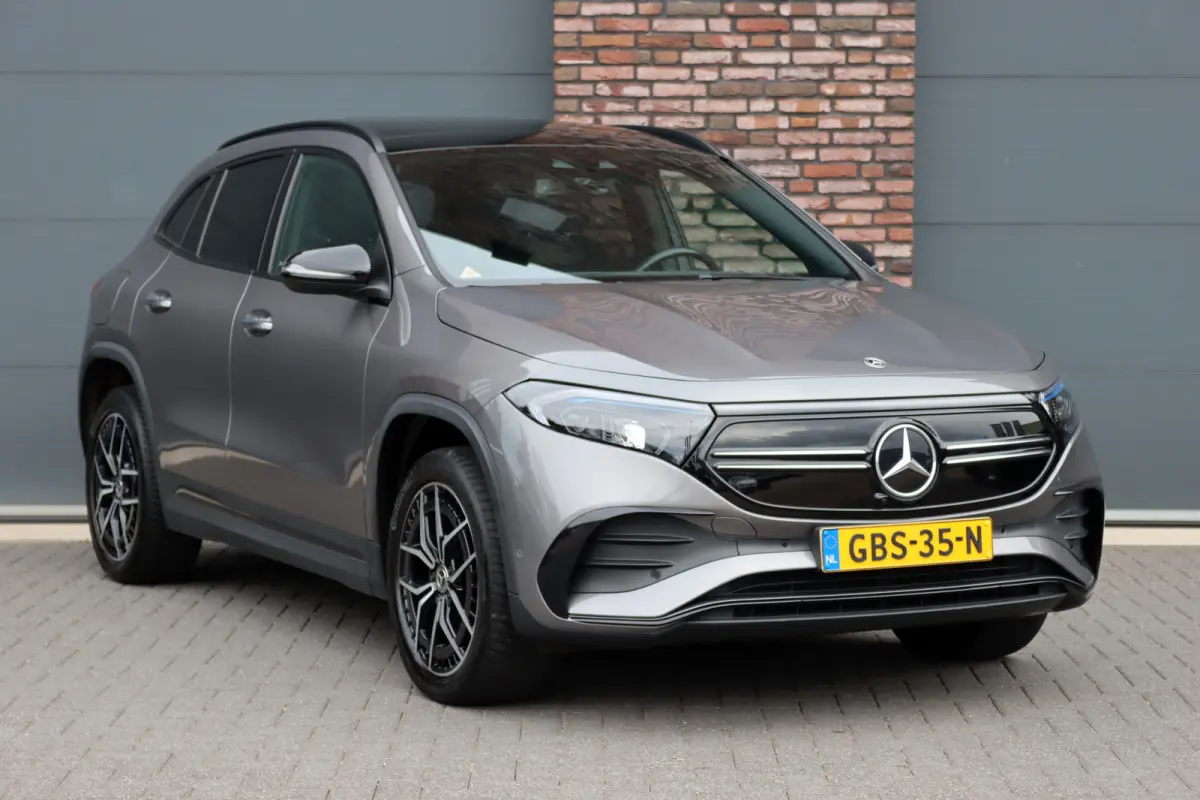 250 Sport Edition 67 kWh | Panoramadak | Trekhaak | Widescreen | Keyless Go | Camera | Dodehoekassistent | Advanced Sound System |
