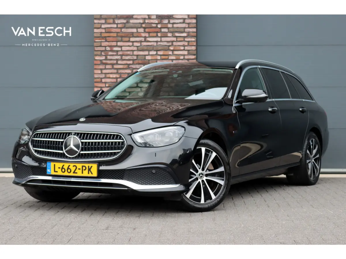 300 e Business Solution Luxury | Trekhaak | Augmented Reality | Surround Camera | Keyless Go | Sfeerverlichting | Dodehoekassistent | Multibeam LED |