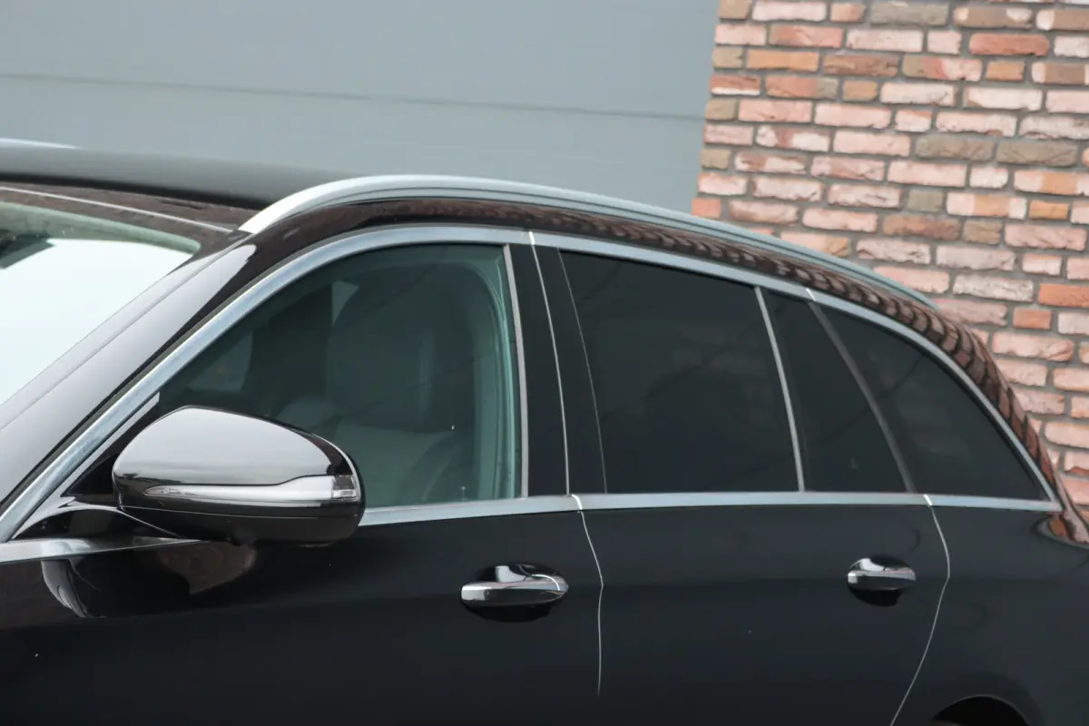 300 e Business Solution Luxury | Trekhaak | Augmented Reality | Surround Camera | Keyless Go | Sfeerverlichting | Dodehoekassistent | Multibeam LED |