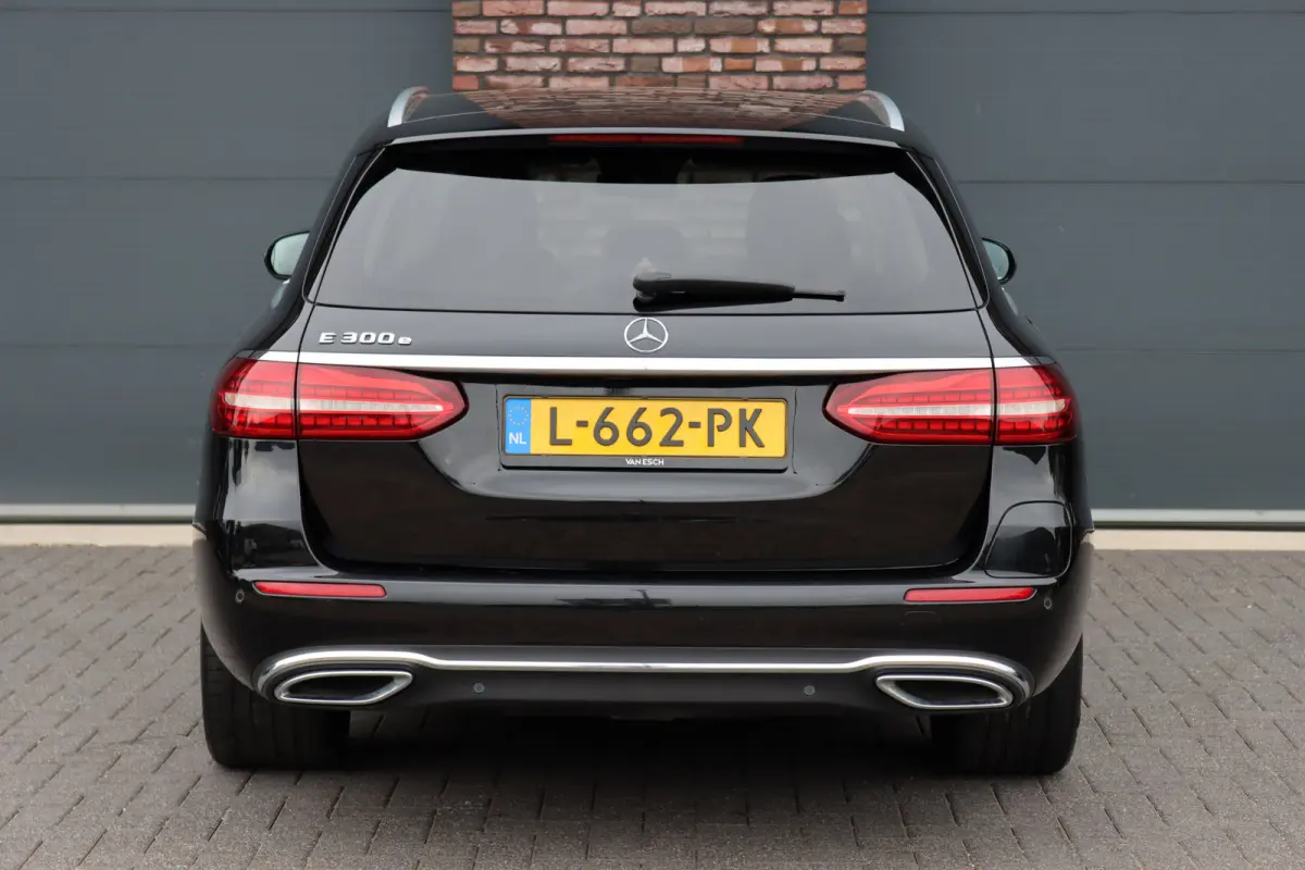 300 e Business Solution Luxury | Trekhaak | Augmented Reality | Surround Camera | Keyless Go | Sfeerverlichting | Dodehoekassistent | Multibeam LED |
