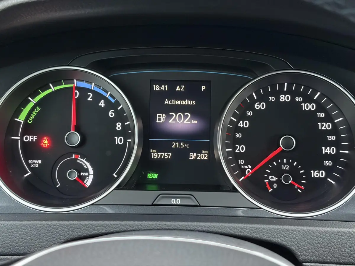 e-Golf ✓SOH 85,18 %✓2e Eigenaar✓Carplay✓Navi✓Clima✓Cruise✓Pdc V+A✓136pk✓Lm velgen✓Bj 12-2018✓N.A.P✓Apk tot 10-2027
