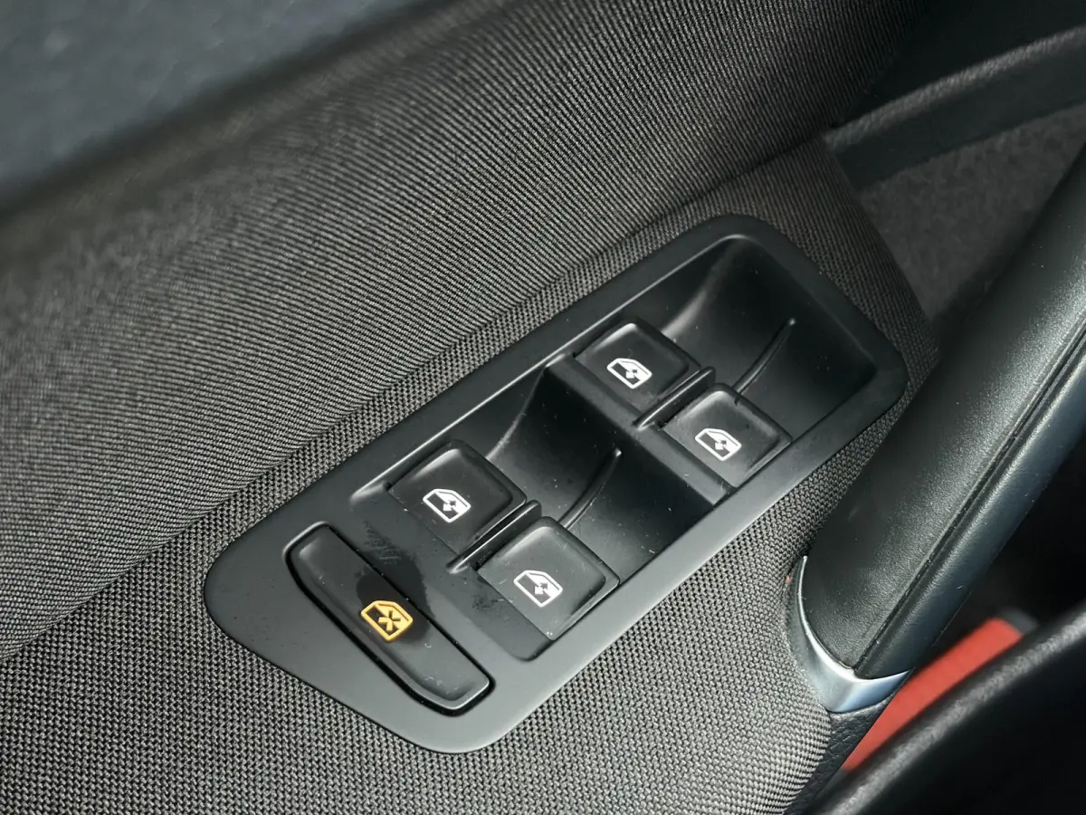e-Golf ✓SOH 85,18 %✓2e Eigenaar✓Carplay✓Navi✓Clima✓Cruise✓Pdc V+A✓136pk✓Lm velgen✓Bj 12-2018✓N.A.P✓Apk tot 10-2027
