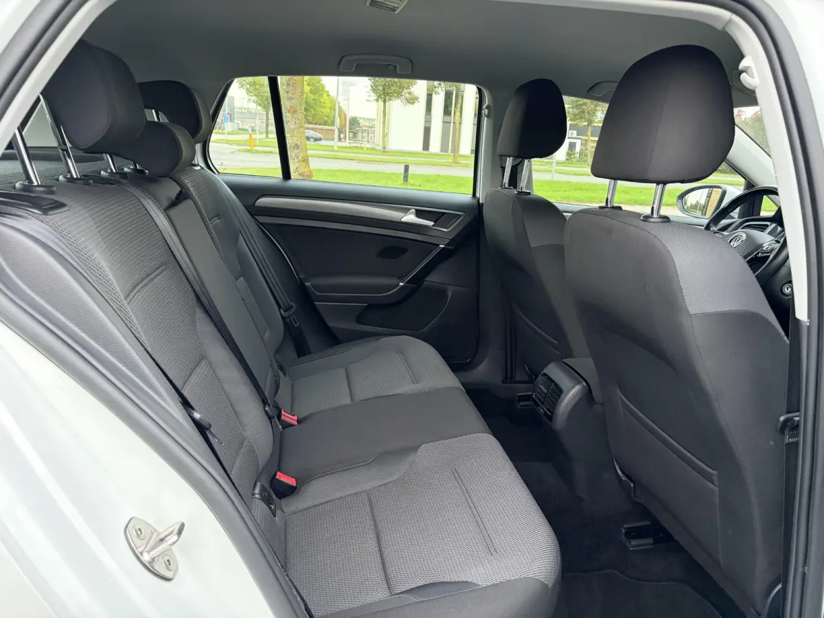 e-Golf ✓SOH 85,18 %✓2e Eigenaar✓Carplay✓Navi✓Clima✓Cruise✓Pdc V+A✓136pk✓Lm velgen✓Bj 12-2018✓N.A.P✓Apk tot 10-2027