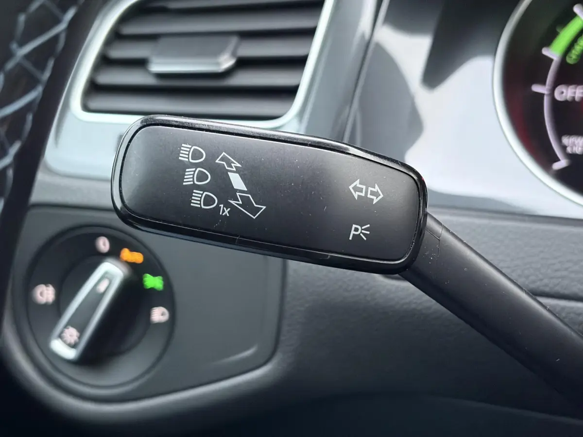 e-Golf ✓SOH 85,18 %✓2e Eigenaar✓Carplay✓Navi✓Clima✓Cruise✓Pdc V+A✓136pk✓Lm velgen✓Bj 12-2018✓N.A.P✓Apk tot 10-2027