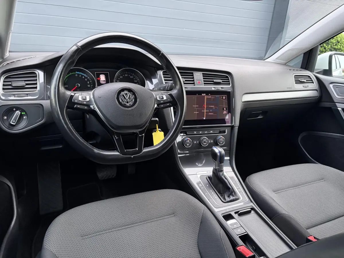 e-Golf ✓SOH 85,18 %✓2e Eigenaar✓Carplay✓Navi✓Clima✓Cruise✓Pdc V+A✓136pk✓Lm velgen✓Bj 12-2018✓N.A.P✓Apk tot 10-2027
