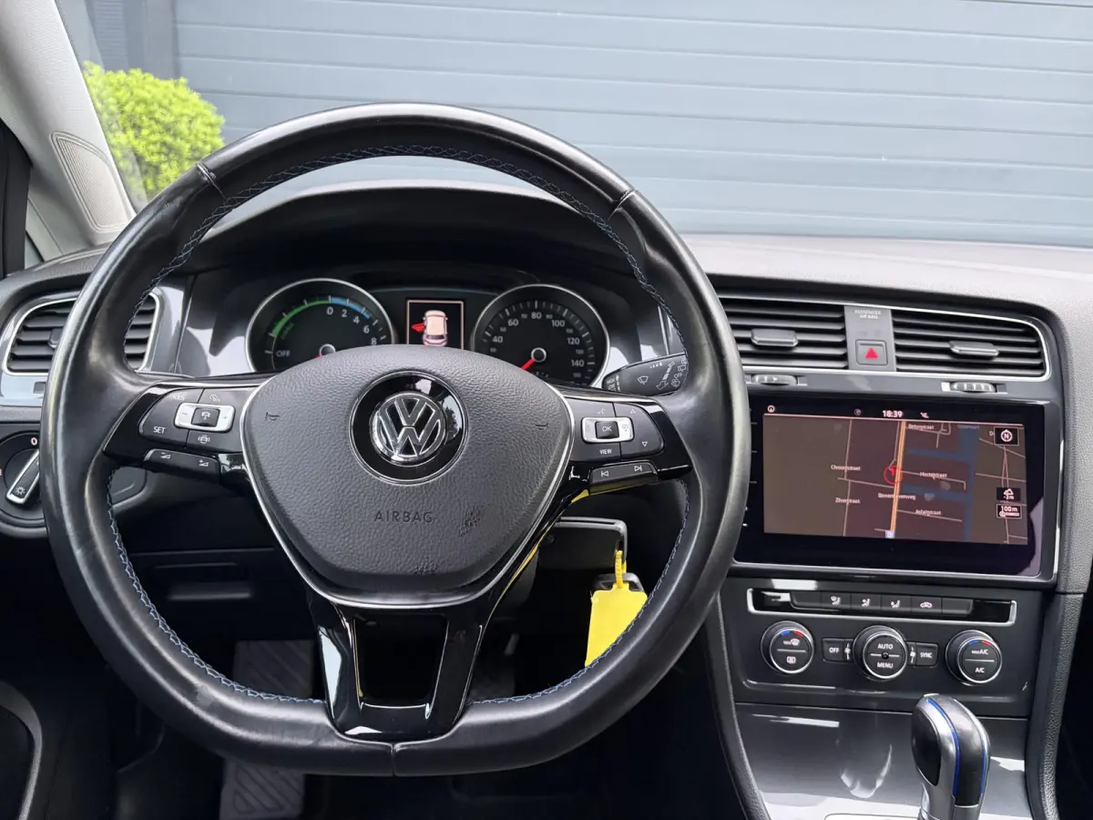 e-Golf ✓SOH 85,18 %✓2e Eigenaar✓Carplay✓Navi✓Clima✓Cruise✓Pdc V+A✓136pk✓Lm velgen✓Bj 12-2018✓N.A.P✓Apk tot 10-2027