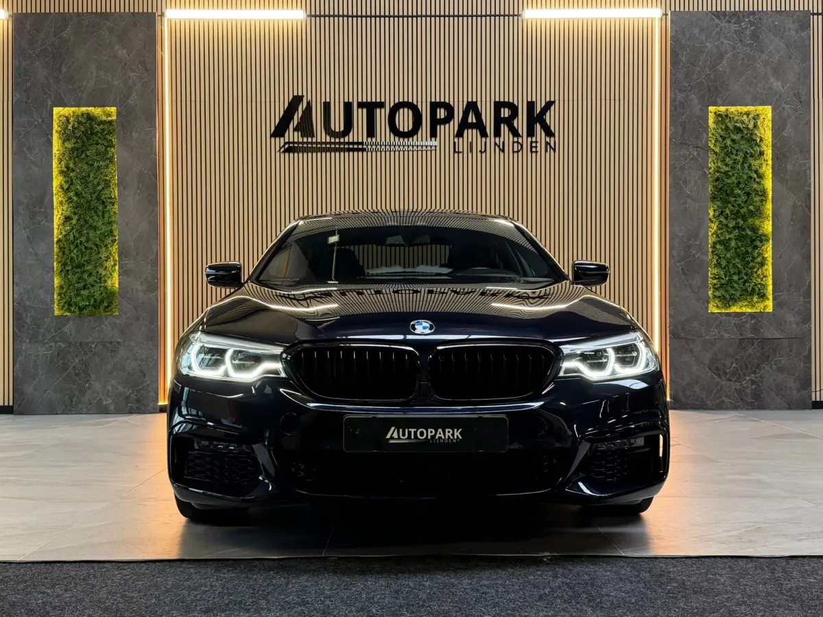 520i M-Sport|SERVICE-INCLUSIVE|PANO|MEMORY|NAP|SFEERVERLICHTING|STOELVENTILATIE|DISPLAY-KEY|