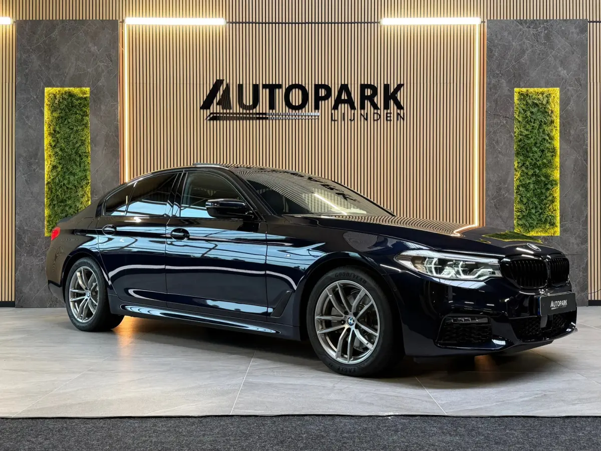 520i M-Sport|SERVICE-INCLUSIVE|PANO|MEMORY|NAP|SFEERVERLICHTING|STOELVENTILATIE|DISPLAY-KEY|