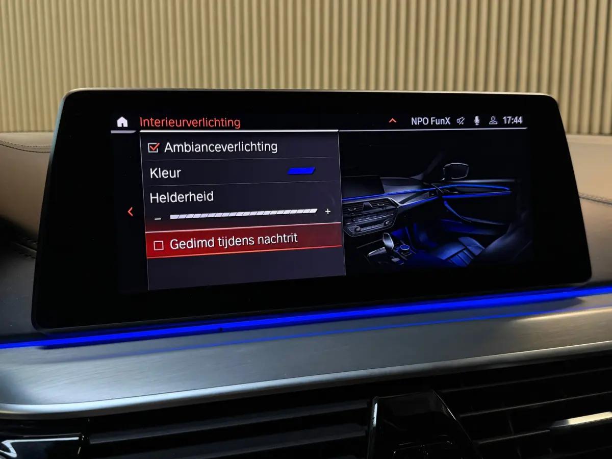 520i M-Sport|SERVICE-INCLUSIVE|PANO|MEMORY|NAP|SFEERVERLICHTING|STOELVENTILATIE|DISPLAY-KEY|