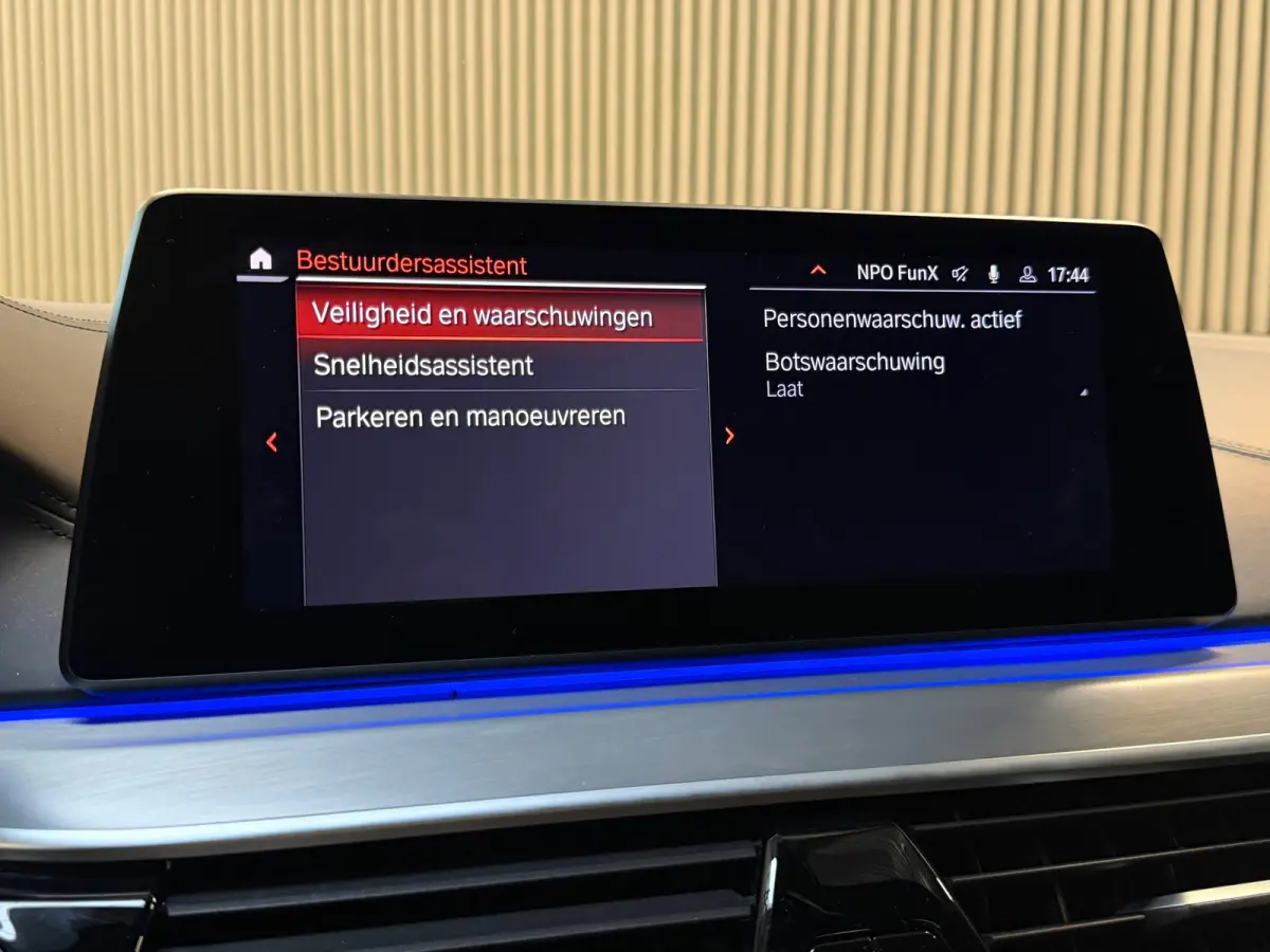 520i M-Sport|SERVICE-INCLUSIVE|PANO|MEMORY|NAP|SFEERVERLICHTING|STOELVENTILATIE|DISPLAY-KEY|