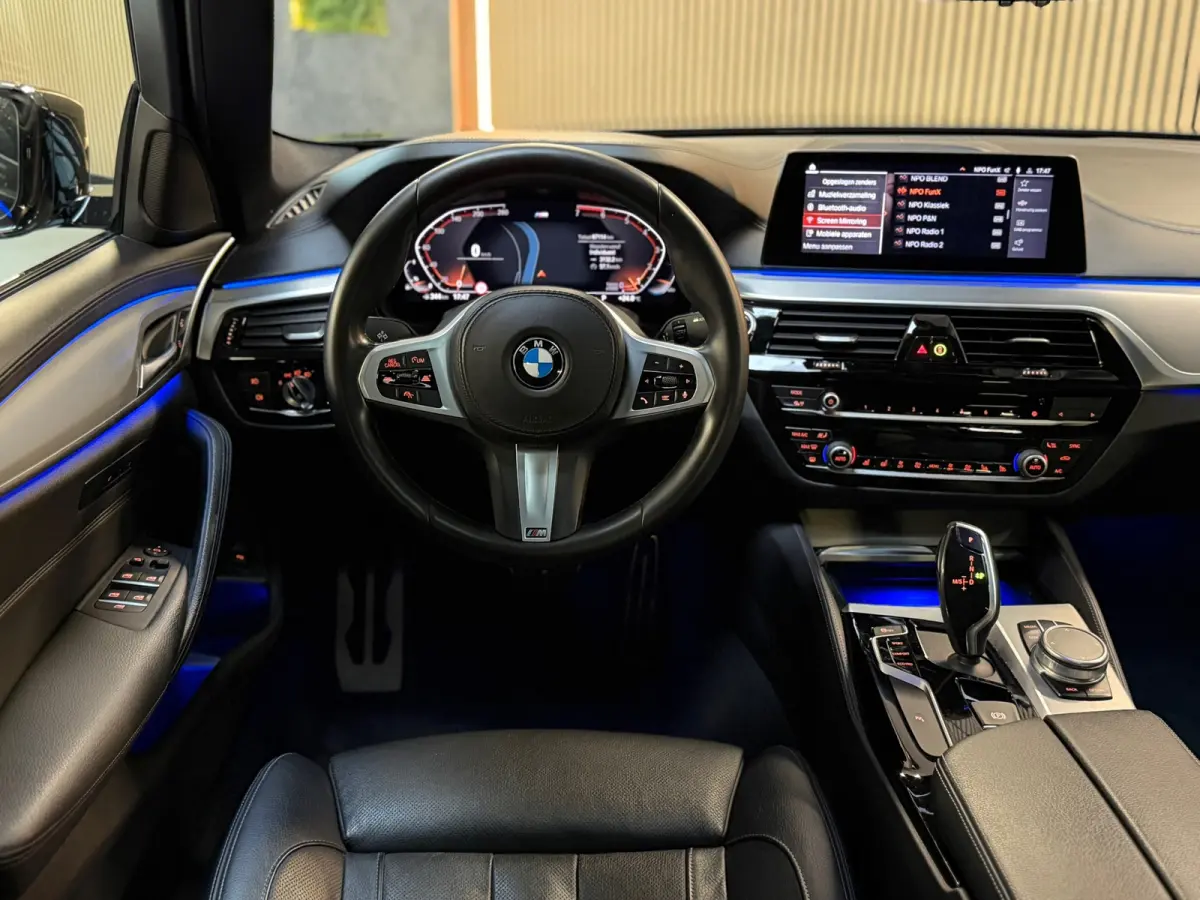 520i M-Sport|SERVICE-INCLUSIVE|PANO|MEMORY|NAP|SFEERVERLICHTING|STOELVENTILATIE|DISPLAY-KEY|