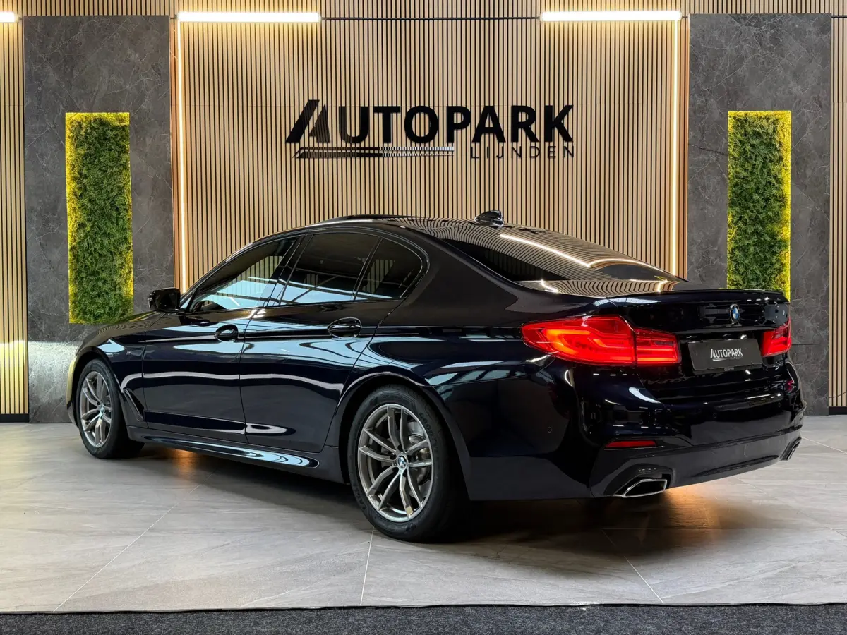 520i M-Sport|SERVICE-INCLUSIVE|PANO|MEMORY|NAP|SFEERVERLICHTING|STOELVENTILATIE|DISPLAY-KEY|
