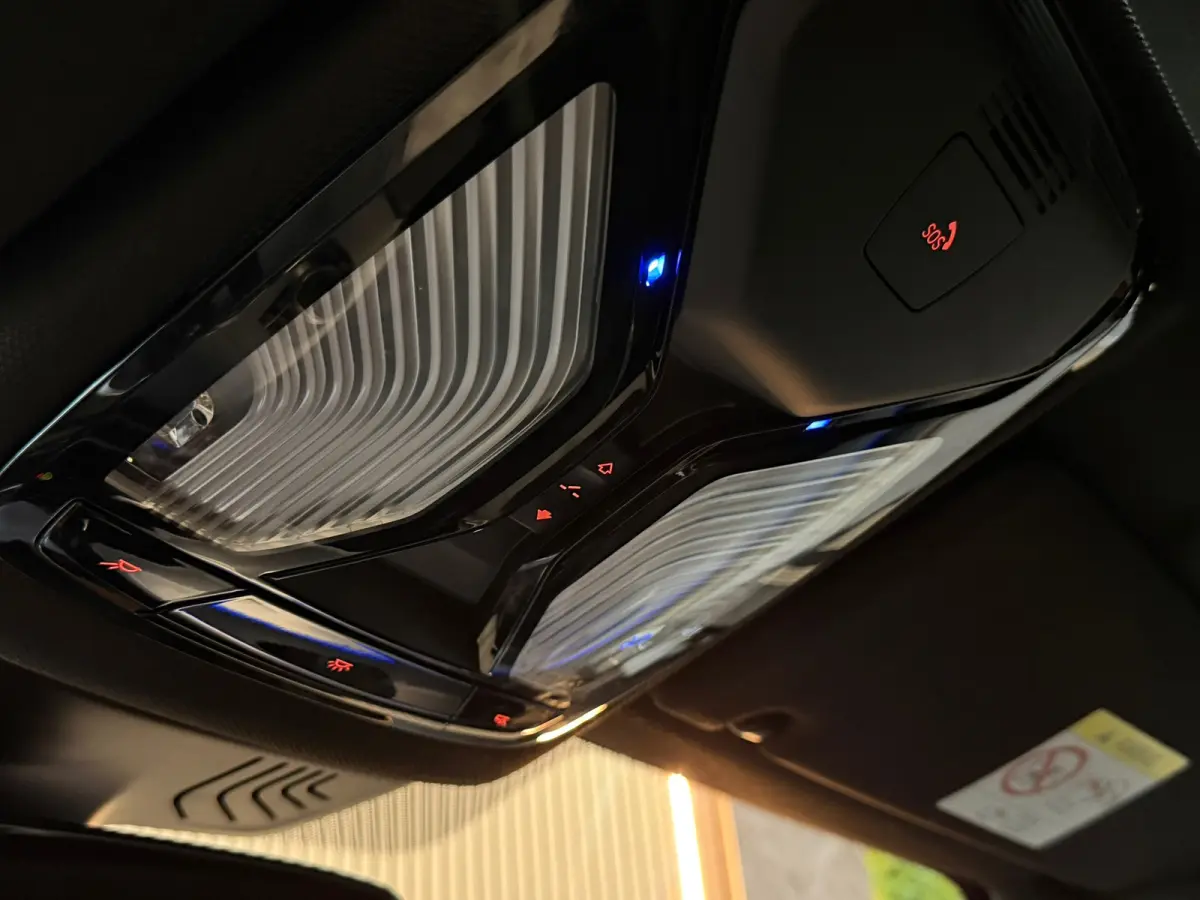 520i M-Sport|SERVICE-INCLUSIVE|PANO|MEMORY|NAP|SFEERVERLICHTING|STOELVENTILATIE|DISPLAY-KEY|