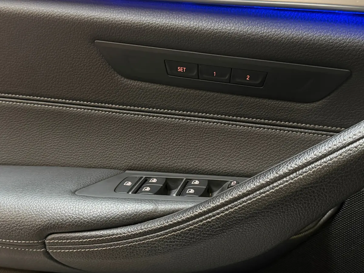 520i M-Sport|SERVICE-INCLUSIVE|PANO|MEMORY|NAP|SFEERVERLICHTING|STOELVENTILATIE|DISPLAY-KEY|