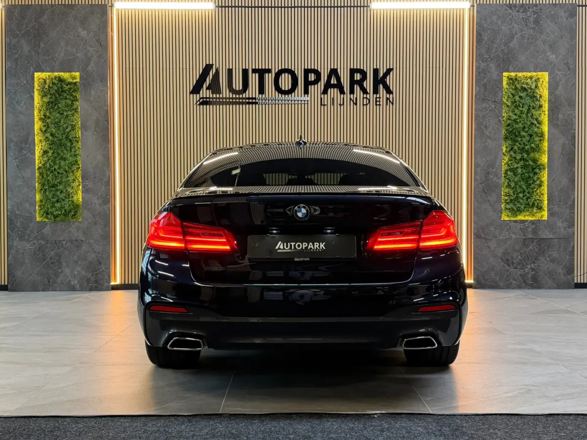 520i M-Sport|SERVICE-INCLUSIVE|PANO|MEMORY|NAP|SFEERVERLICHTING|STOELVENTILATIE|DISPLAY-KEY|