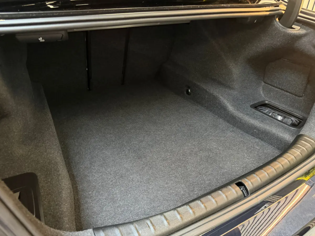 520i M-Sport|SERVICE-INCLUSIVE|PANO|MEMORY|NAP|SFEERVERLICHTING|STOELVENTILATIE|DISPLAY-KEY|