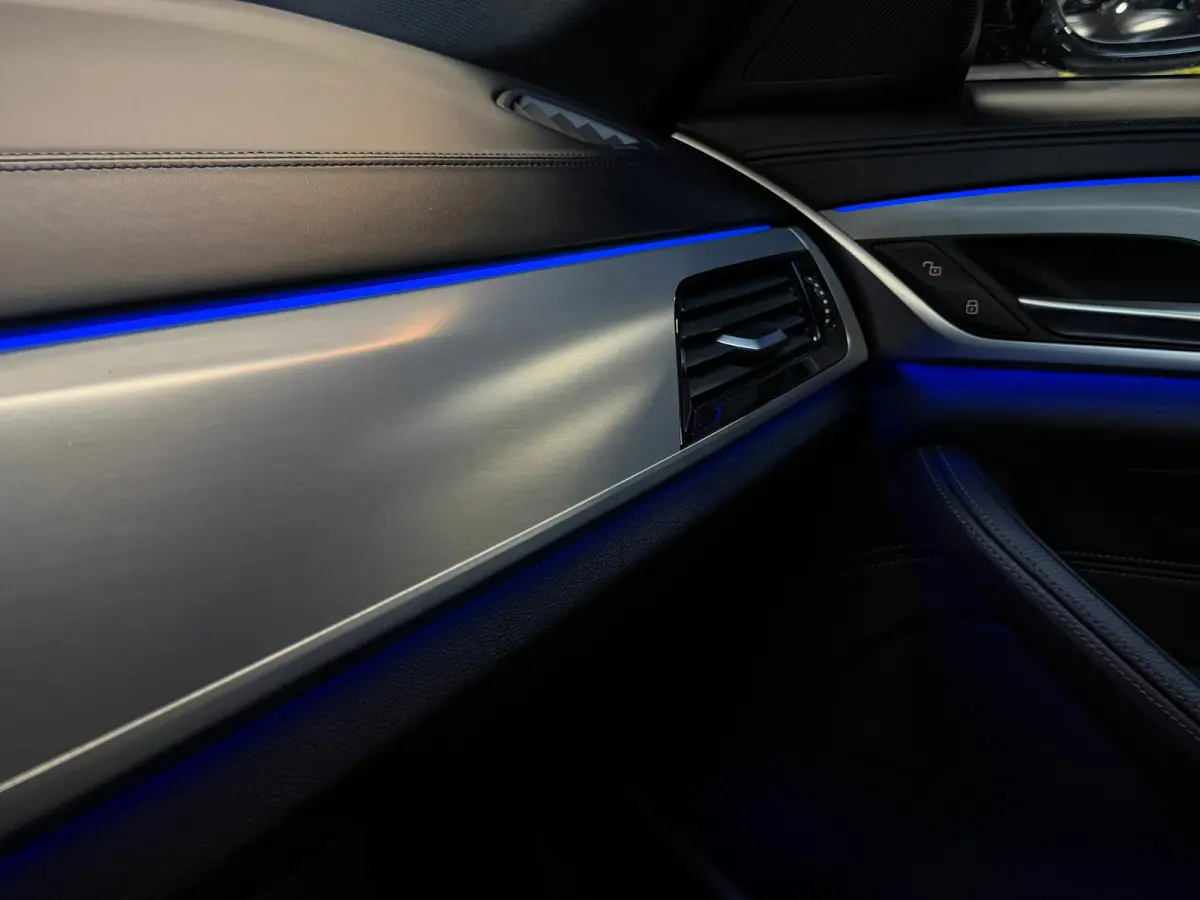 520i M-Sport|SERVICE-INCLUSIVE|PANO|MEMORY|NAP|SFEERVERLICHTING|STOELVENTILATIE|DISPLAY-KEY|