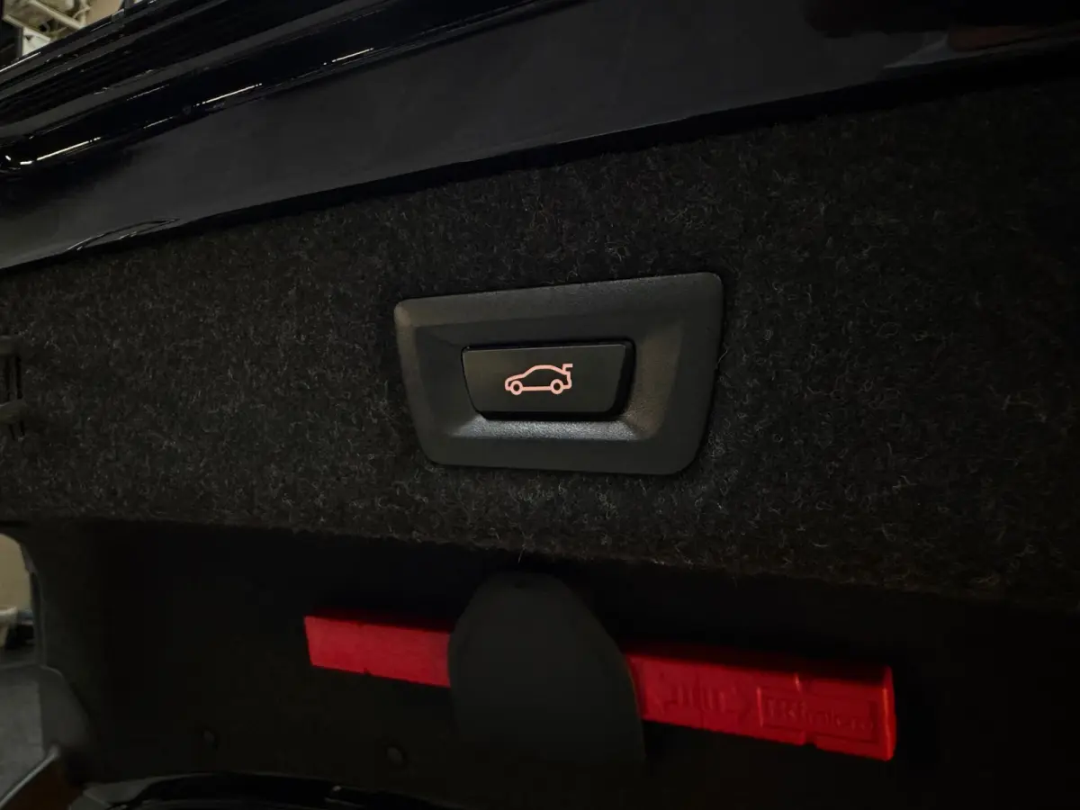 520i M-Sport|SERVICE-INCLUSIVE|PANO|MEMORY|NAP|SFEERVERLICHTING|STOELVENTILATIE|DISPLAY-KEY|