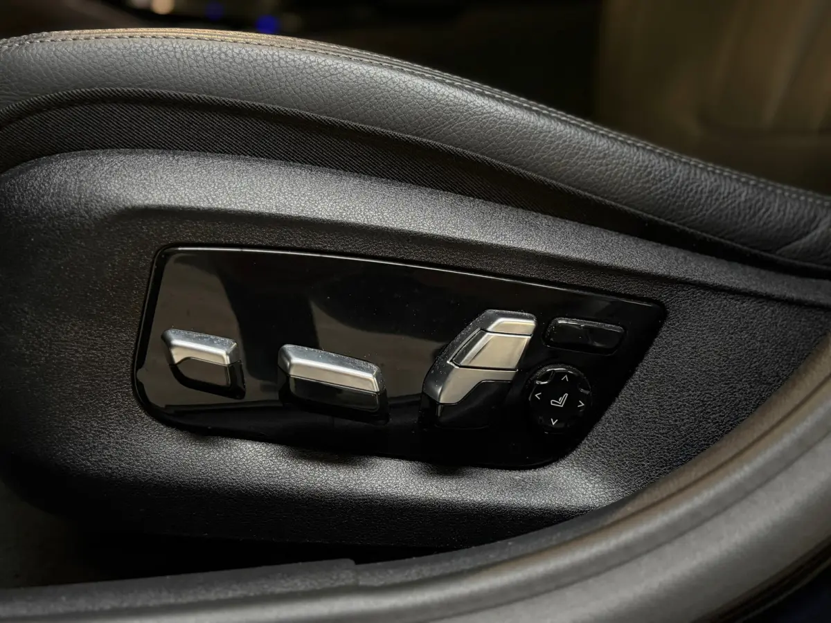520i M-Sport|SERVICE-INCLUSIVE|PANO|MEMORY|NAP|SFEERVERLICHTING|STOELVENTILATIE|DISPLAY-KEY|