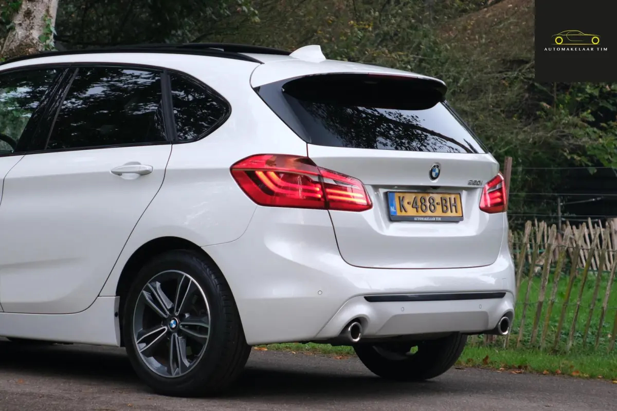 220i High Executive Edition