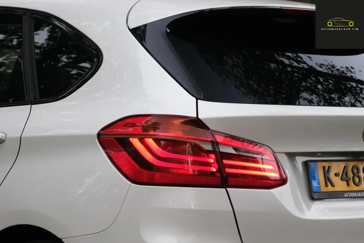 220i High Executive Edition