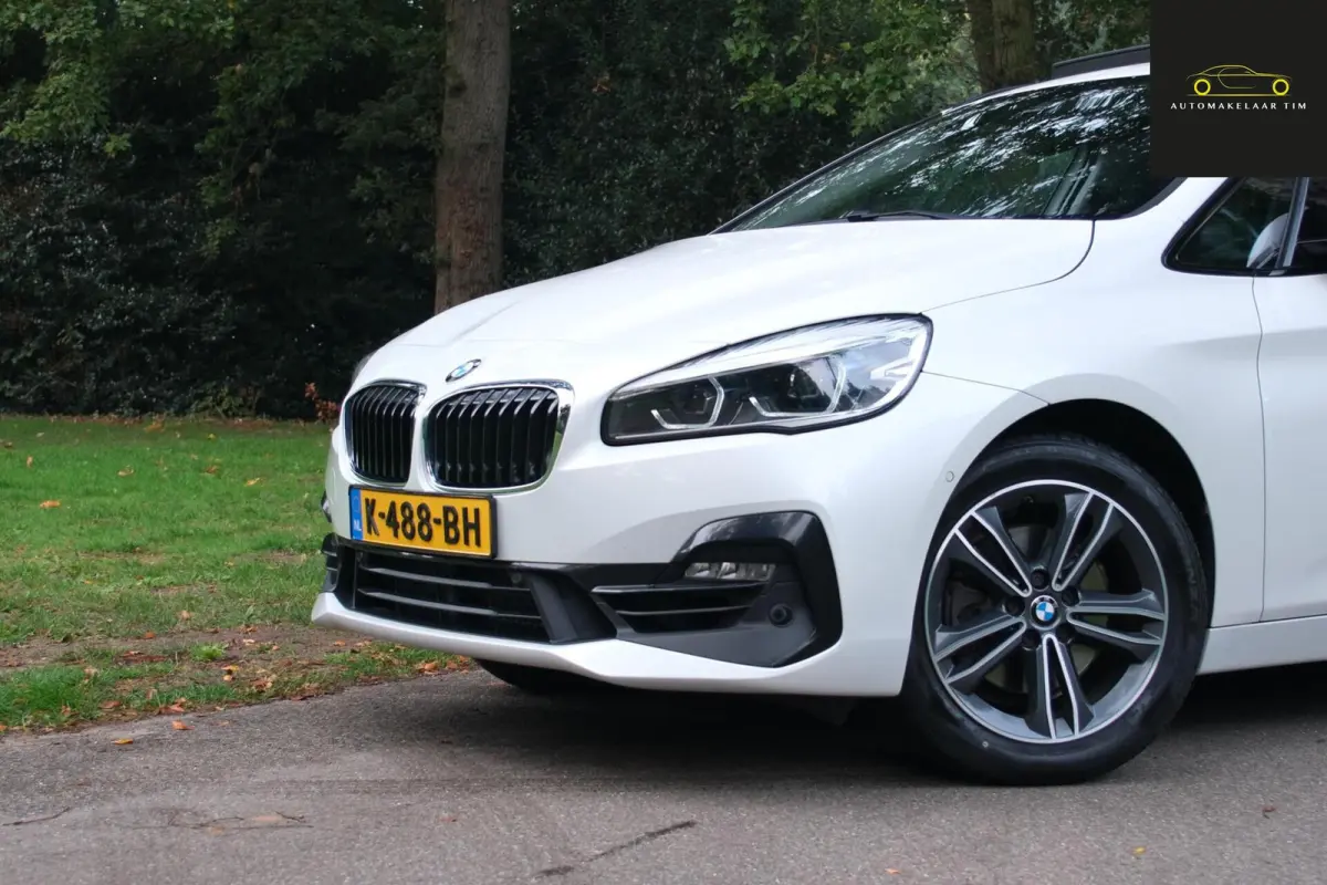 220i High Executive Edition