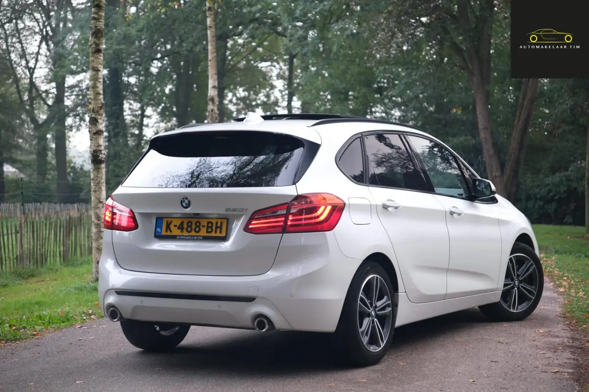 220i High Executive Edition