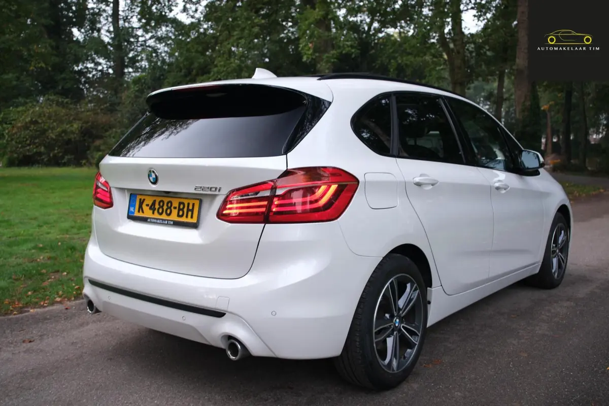 220i High Executive Edition