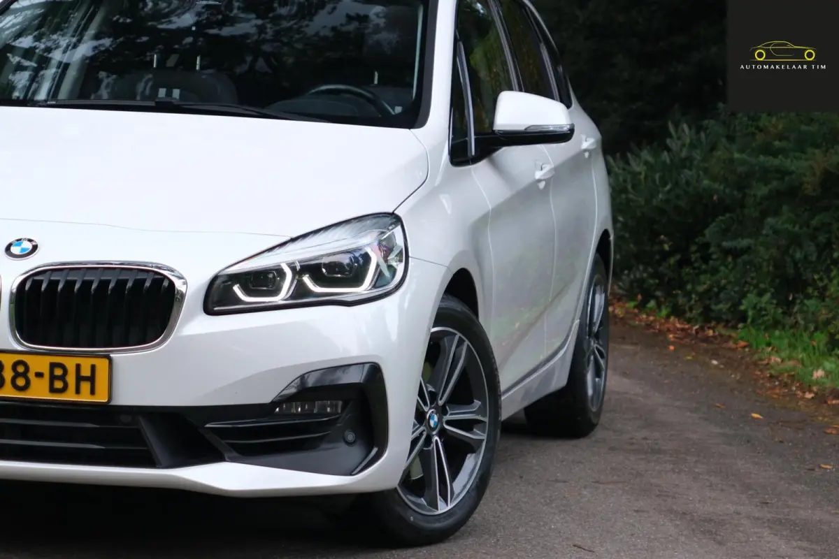 220i High Executive Edition