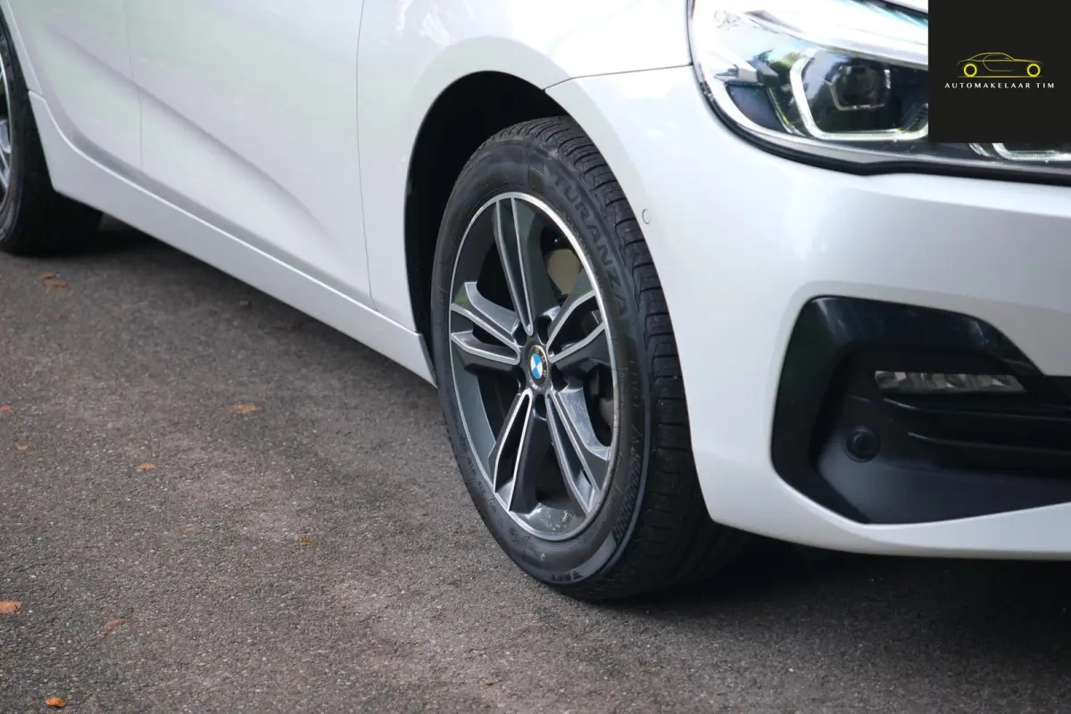 220i High Executive Edition