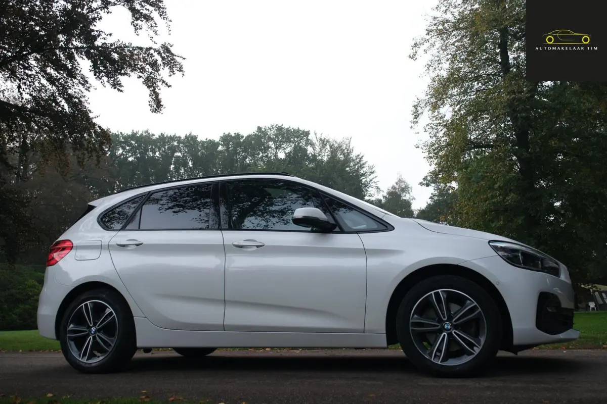 220i High Executive Edition