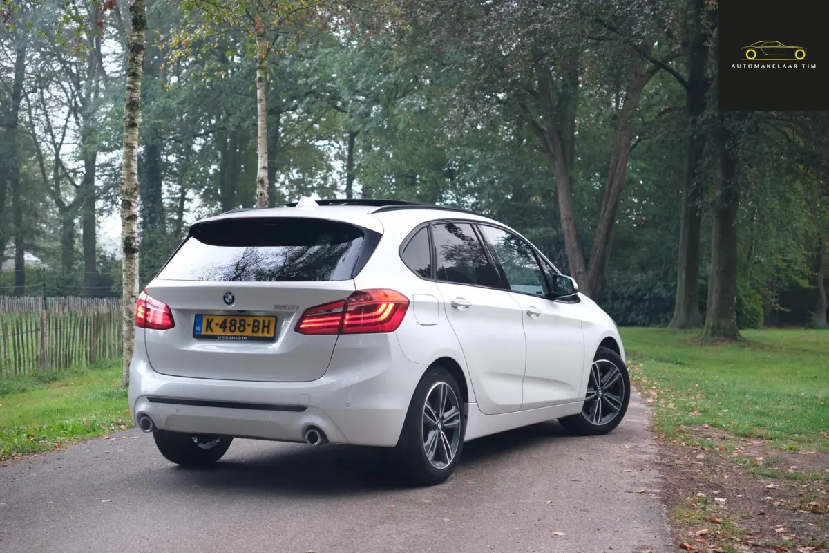 220i High Executive Edition