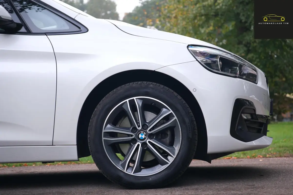 220i High Executive Edition