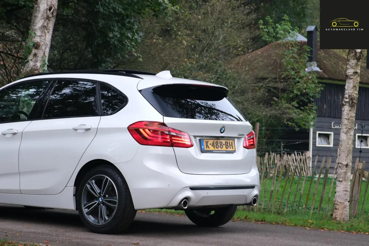 220i High Executive Edition