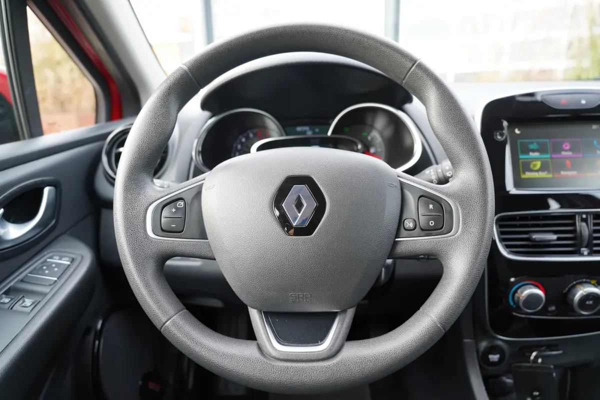 0.9 TCe Limited 90 pk | Airco | Bluetooth | Cruise control | Isofix bevestiging voor kinderzitjes | LED dagrijverlichting | Lichtmetalen velgen 16" | Navigatiesysteem full map | Parkeersenso