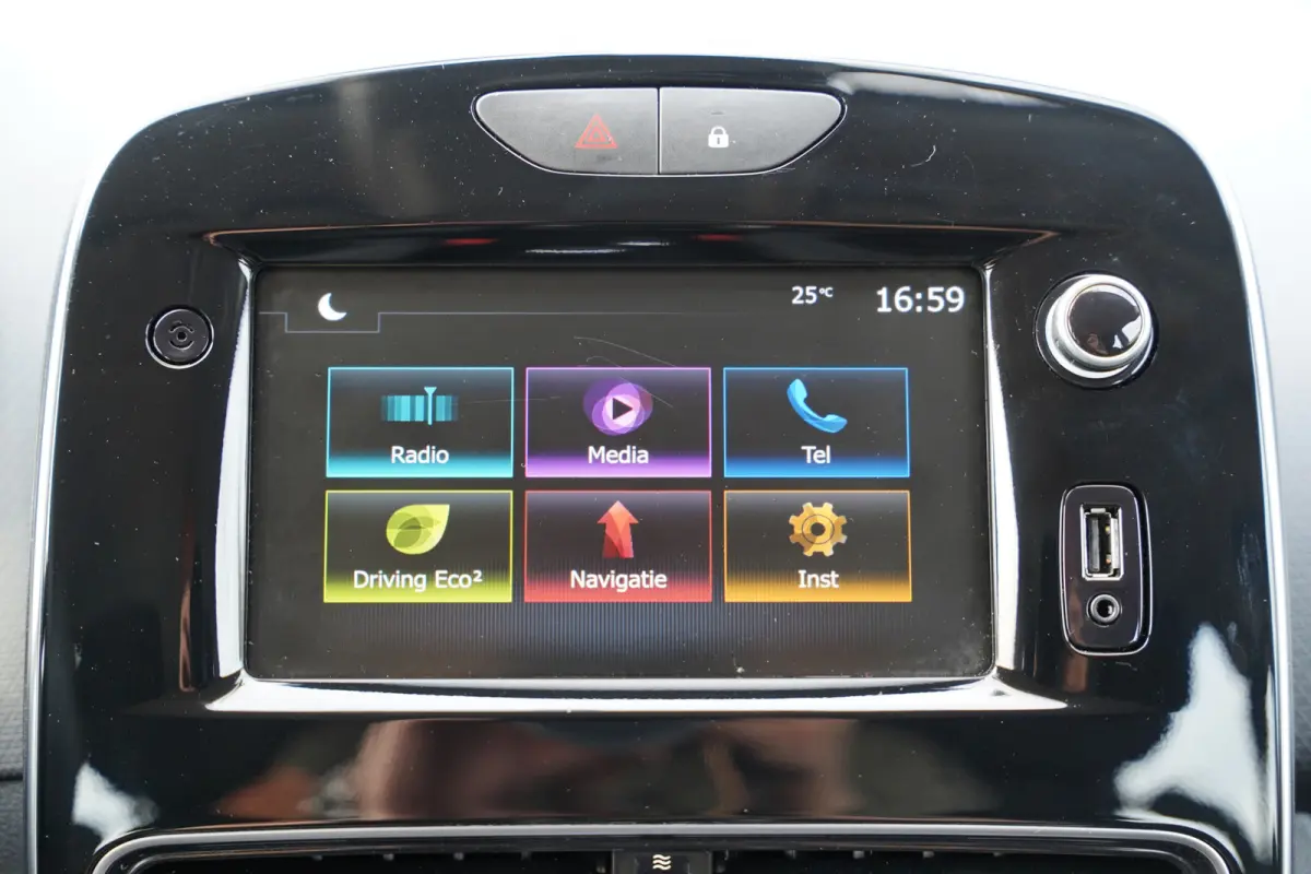 0.9 TCe Limited 90 pk | Airco | Bluetooth | Cruise control | Isofix bevestiging voor kinderzitjes | LED dagrijverlichting | Lichtmetalen velgen 16" | Navigatiesysteem full map | Parkeersenso