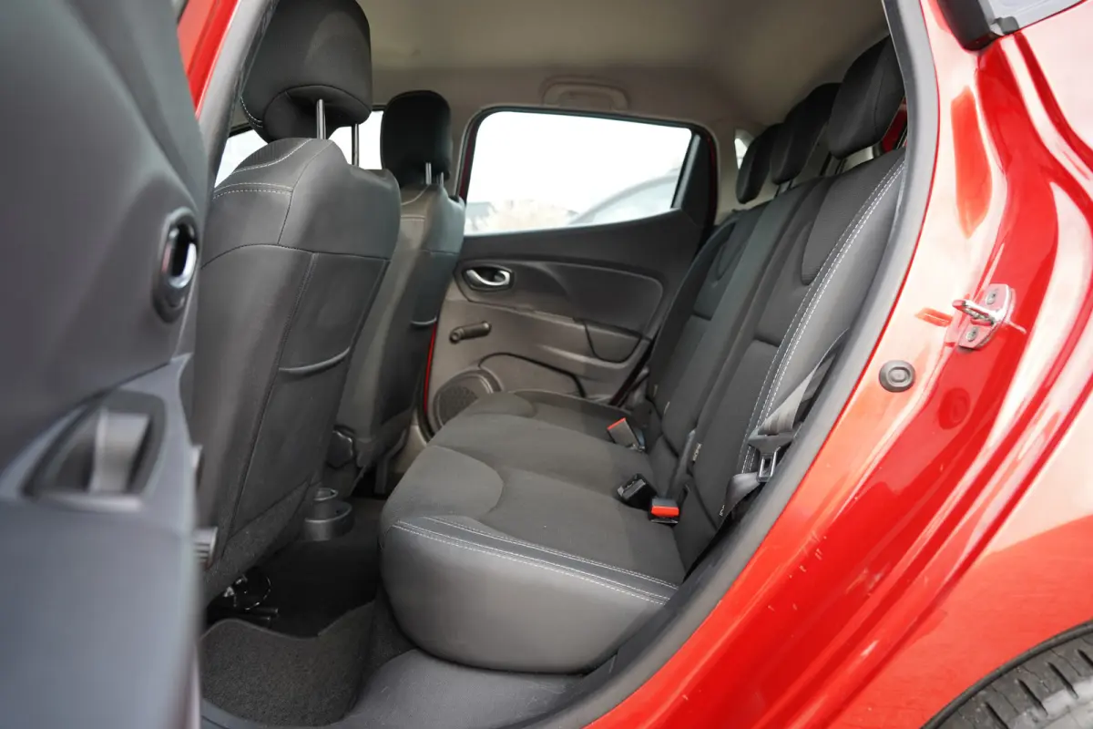 0.9 TCe Limited 90 pk | Airco | Bluetooth | Cruise control | Isofix bevestiging voor kinderzitjes | LED dagrijverlichting | Lichtmetalen velgen 16" | Navigatiesysteem full map | Parkeersenso