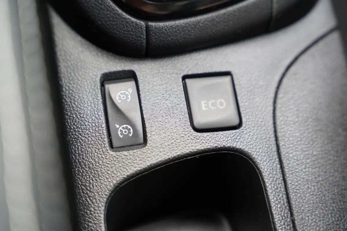 0.9 TCe Limited 90 pk | Airco | Bluetooth | Cruise control | Isofix bevestiging voor kinderzitjes | LED dagrijverlichting | Lichtmetalen velgen 16" | Navigatiesysteem full map | Parkeersenso