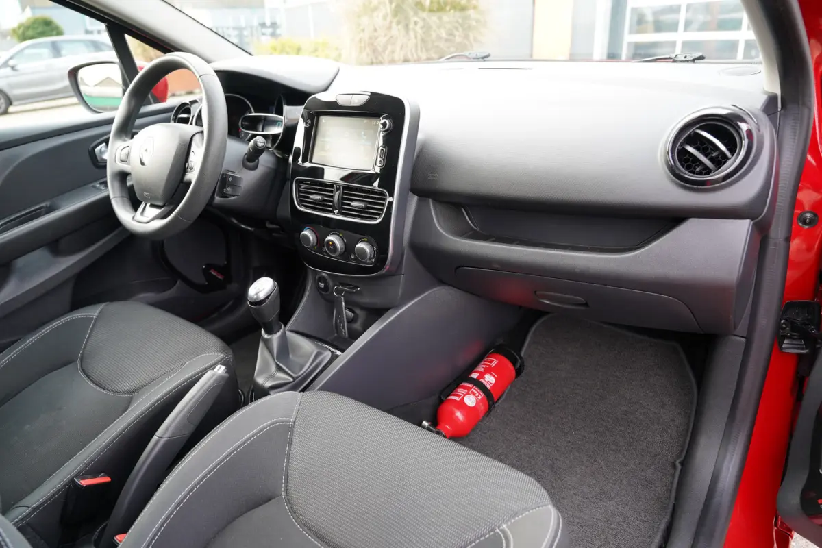 0.9 TCe Limited 90 pk | Airco | Bluetooth | Cruise control | Isofix bevestiging voor kinderzitjes | LED dagrijverlichting | Lichtmetalen velgen 16" | Navigatiesysteem full map | Parkeersenso