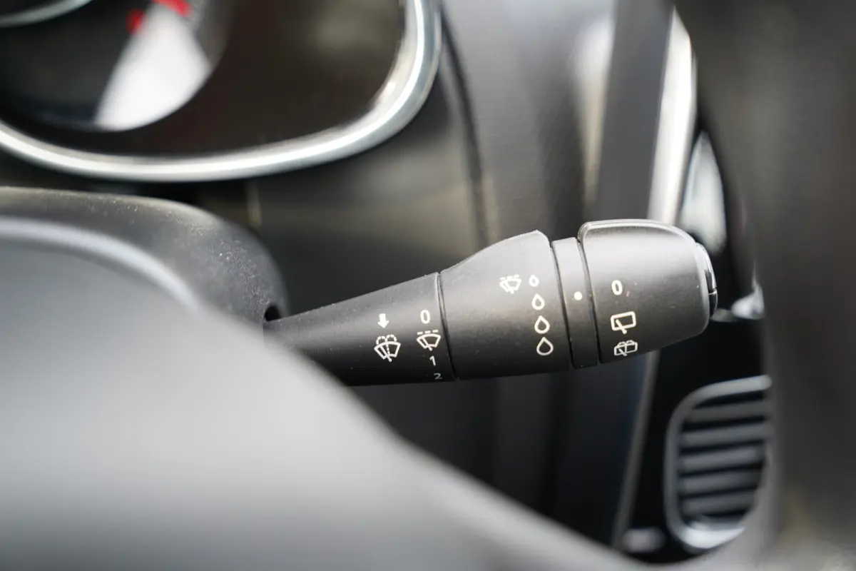 0.9 TCe Limited 90 pk | Airco | Bluetooth | Cruise control | Isofix bevestiging voor kinderzitjes | LED dagrijverlichting | Lichtmetalen velgen 16" | Navigatiesysteem full map | Parkeersenso