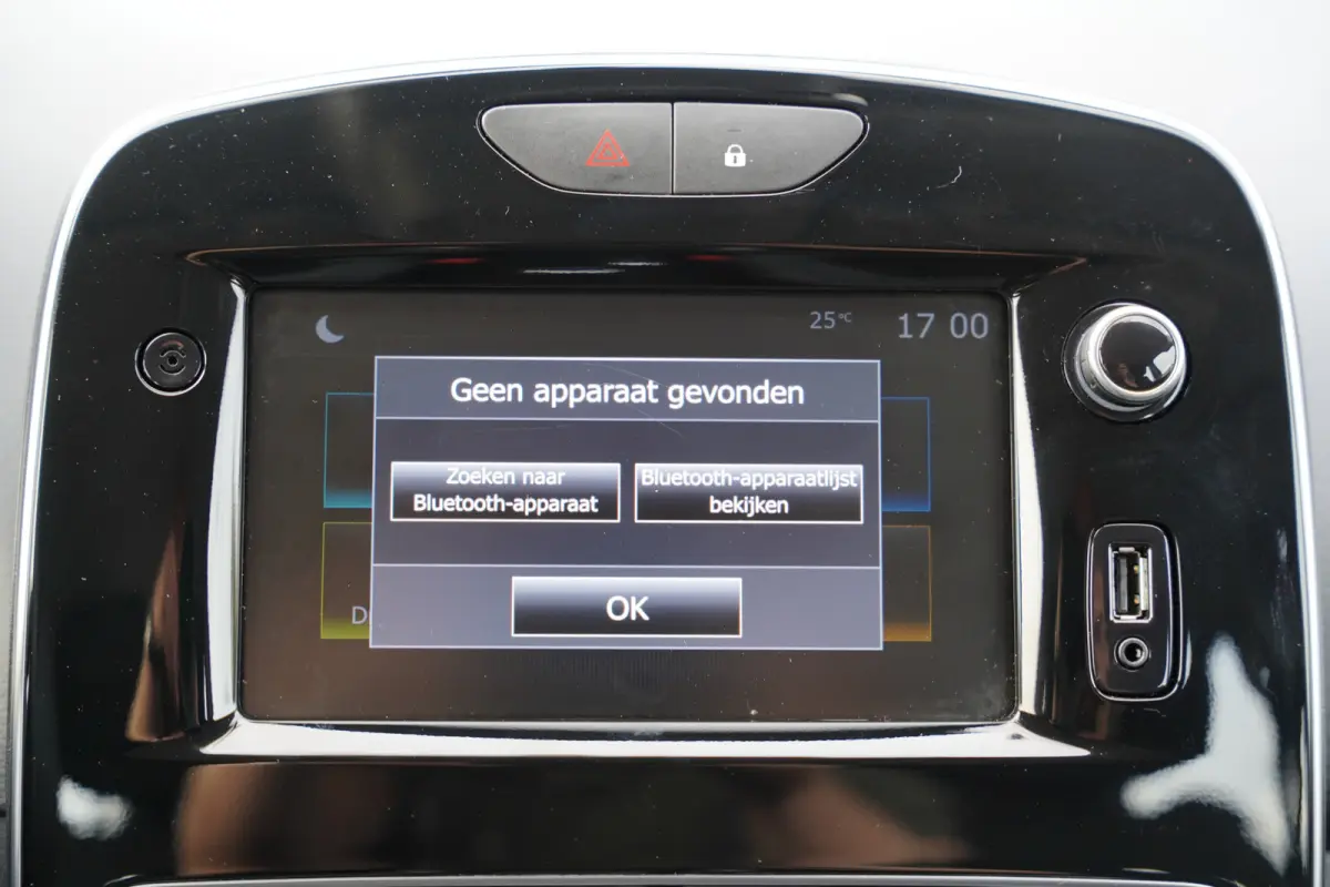 0.9 TCe Limited 90 pk | Airco | Bluetooth | Cruise control | Isofix bevestiging voor kinderzitjes | LED dagrijverlichting | Lichtmetalen velgen 16" | Navigatiesysteem full map | Parkeersenso