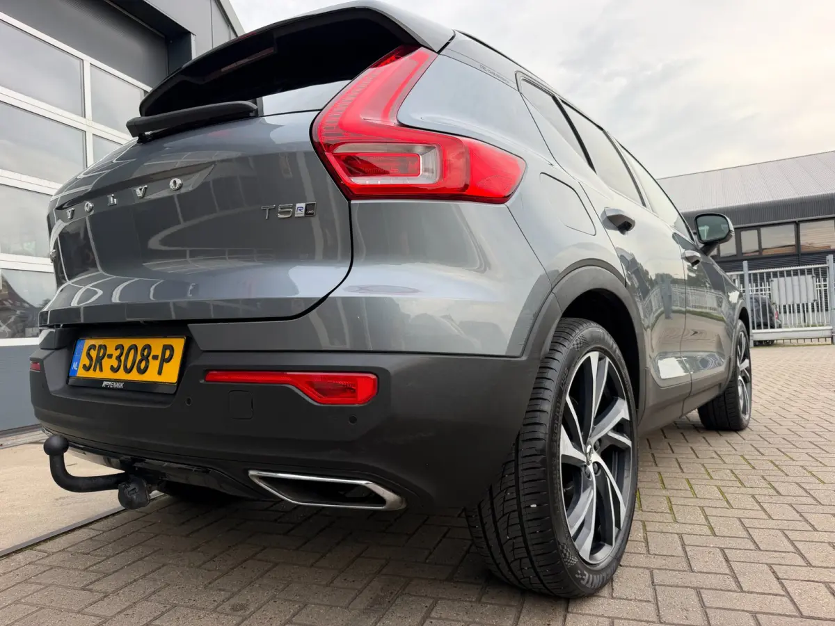 2.0 T5 AWD R-Design Intro Edition / Pano / Camera / ACC / Trekhaak .