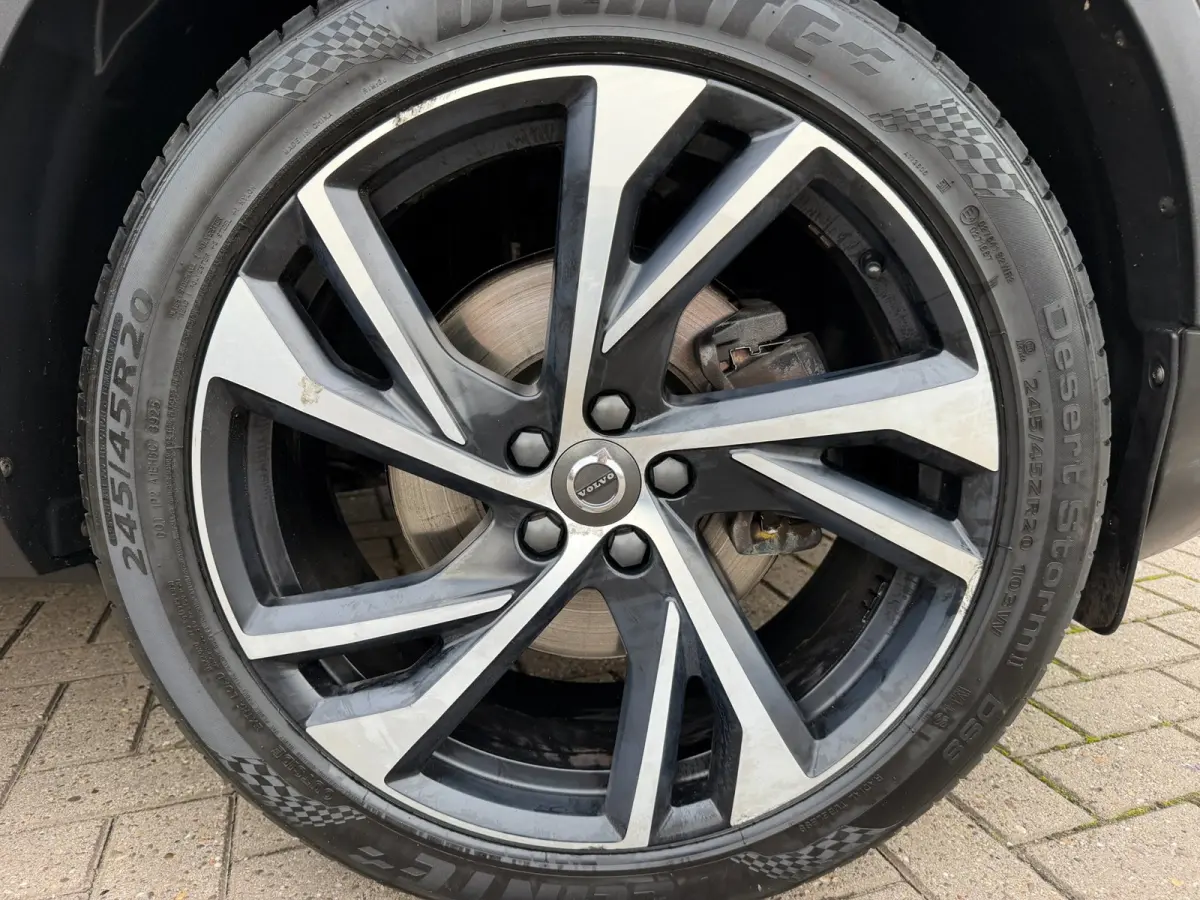 2.0 T5 AWD R-Design Intro Edition / Pano / Camera / ACC / Trekhaak .
