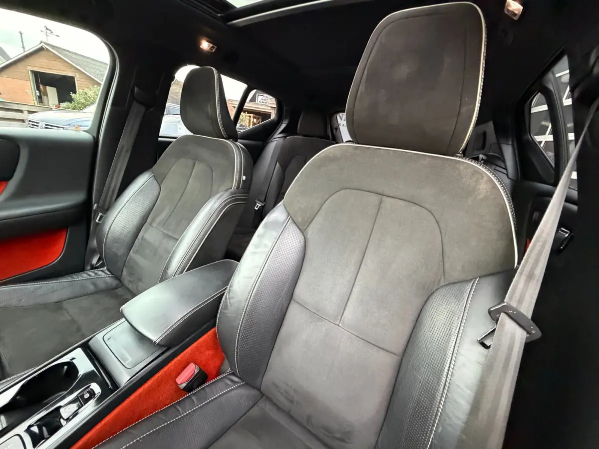 2.0 T5 AWD R-Design Intro Edition / Pano / Camera / ACC / Trekhaak .