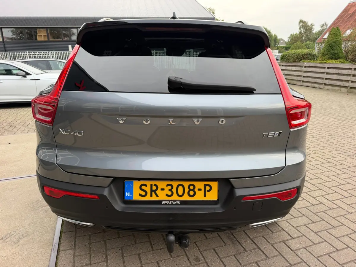 2.0 T5 AWD R-Design Intro Edition / Pano / Camera / ACC / Trekhaak .