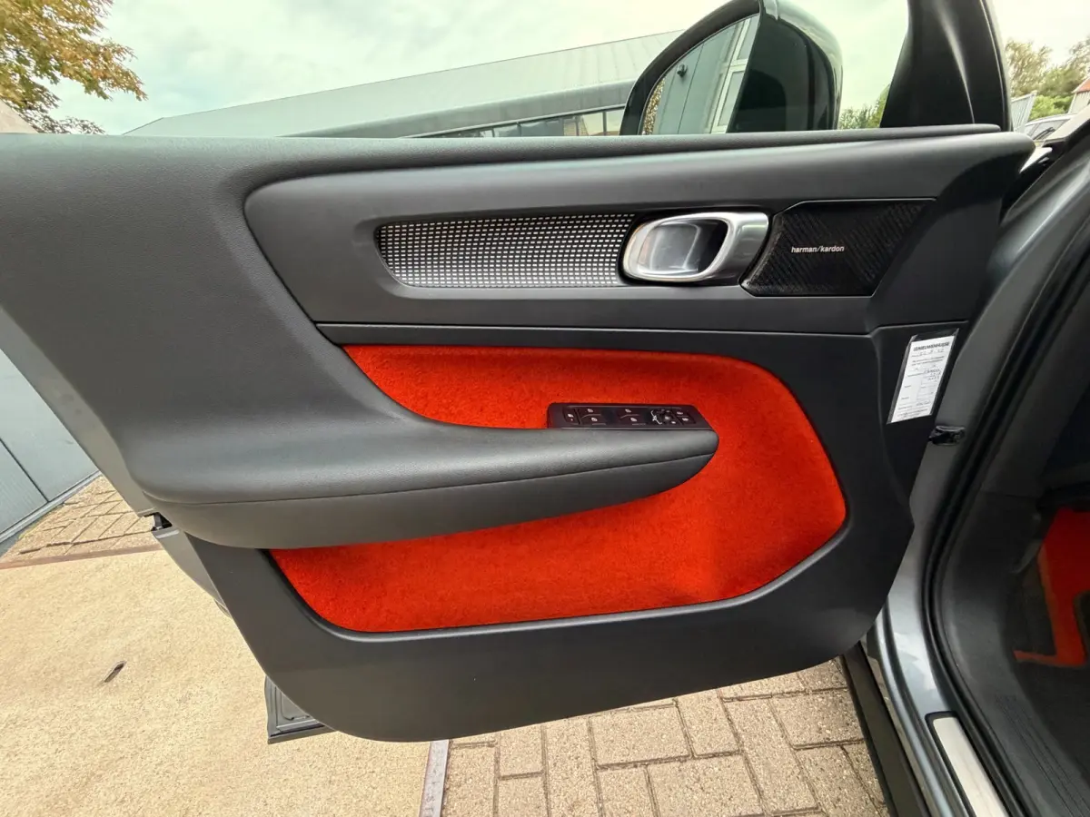 2.0 T5 AWD R-Design Intro Edition / Pano / Camera / ACC / Trekhaak .