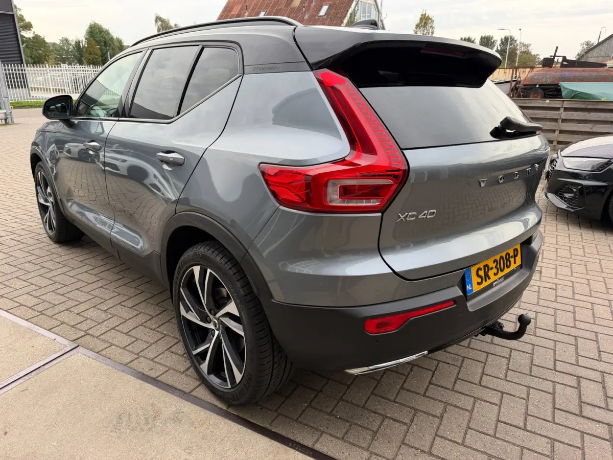 2.0 T5 AWD R-Design Intro Edition / Pano / Camera / ACC / Trekhaak .