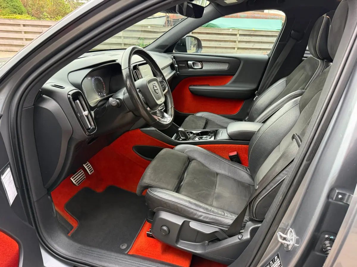 2.0 T5 AWD R-Design Intro Edition / Pano / Camera / ACC / Trekhaak .