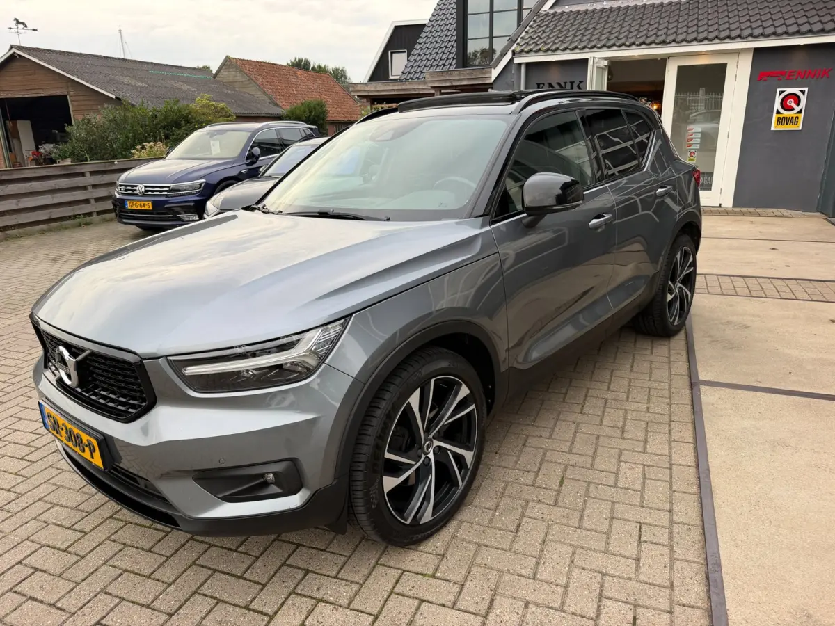 2.0 T5 AWD R-Design Intro Edition / Pano / Camera / ACC / Trekhaak .