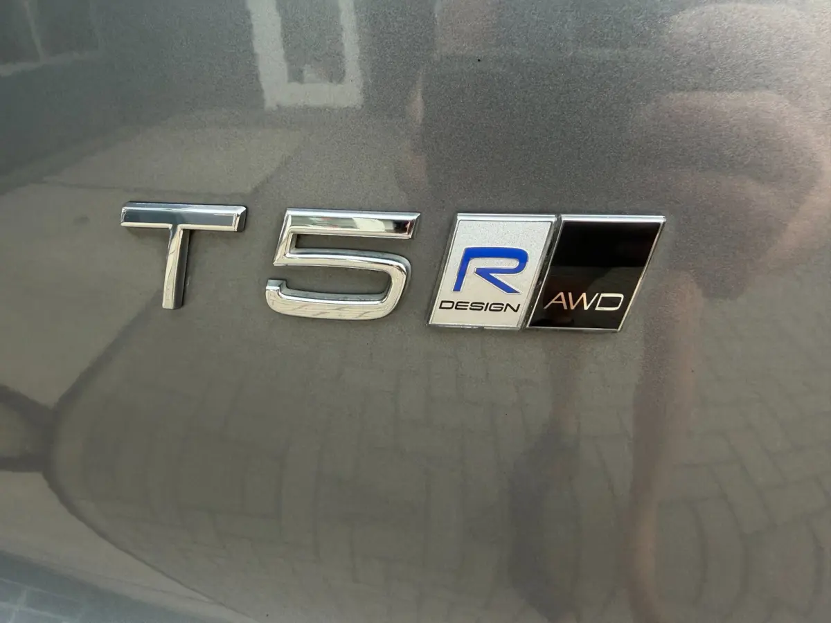 2.0 T5 AWD R-Design Intro Edition / Pano / Camera / ACC / Trekhaak .